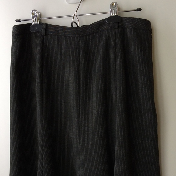 Charcoal striped skirt - Picture 6 of 7